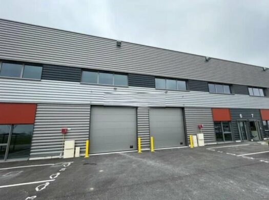 Locaux d&rsquo;activité et bureaux à LOUER