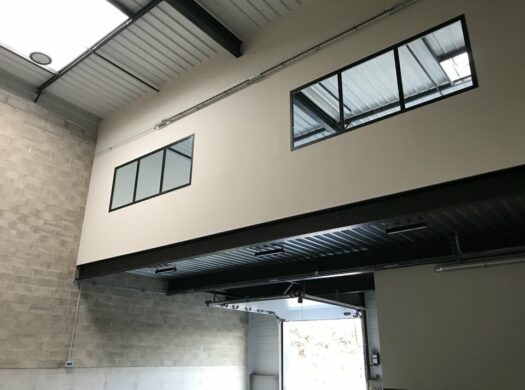 MIXTE ACTIVITES-BUREAUX à LOUER
