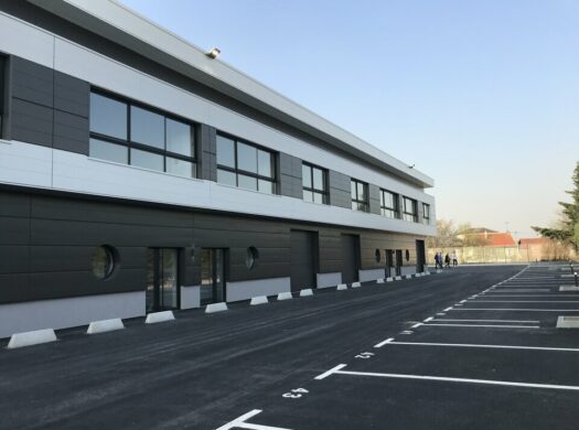 MIXTE ACTIVITES-BUREAUX à LOUER