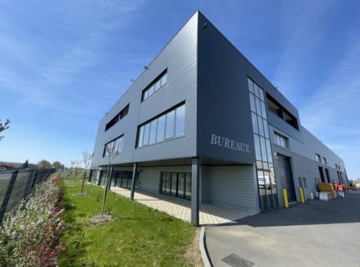 Local d&rsquo;activité et bureaux à LOUER