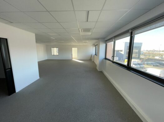 Locaux d&rsquo;activité avec bureaux à LOUER