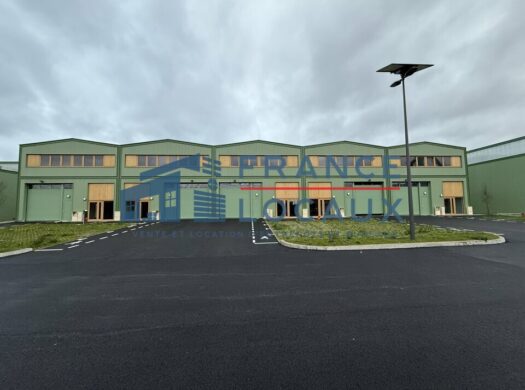 Locaux d&rsquo;activité et bureaux – à LOUER
