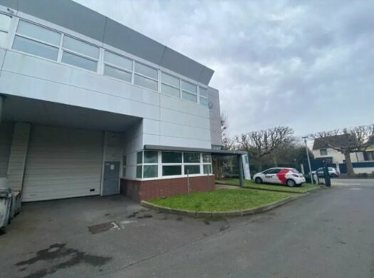 Locaux d&rsquo;activité avec bureaux à LOUER