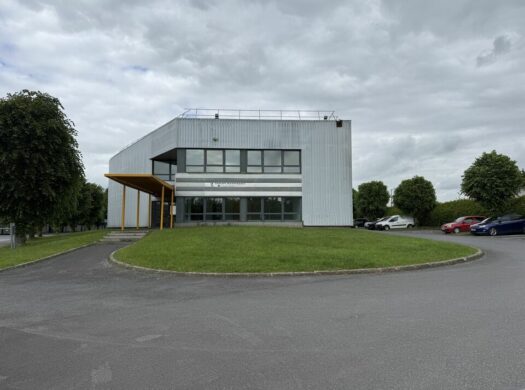 MIXTE ACTIVITES-BUREAUX à LOUER