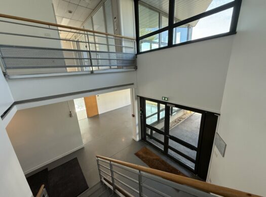 MIXTE ACTIVITES-BUREAUX à LOUER